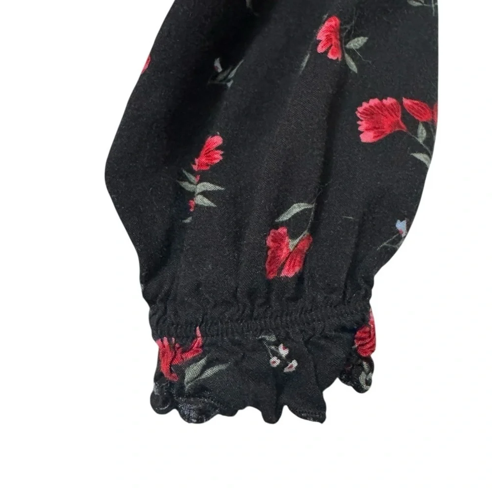 2/15 Black with red flowers V-neck long sleeve top